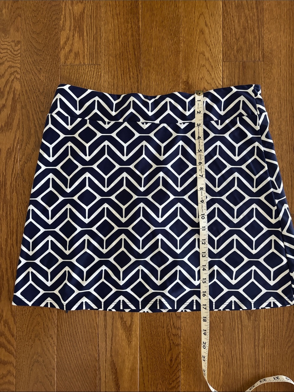 Jude Connally Geometric Print skort in navy and white like new condition - Picture 2 of 3